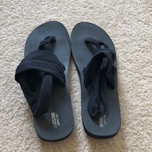 Black stretchy strap sandals